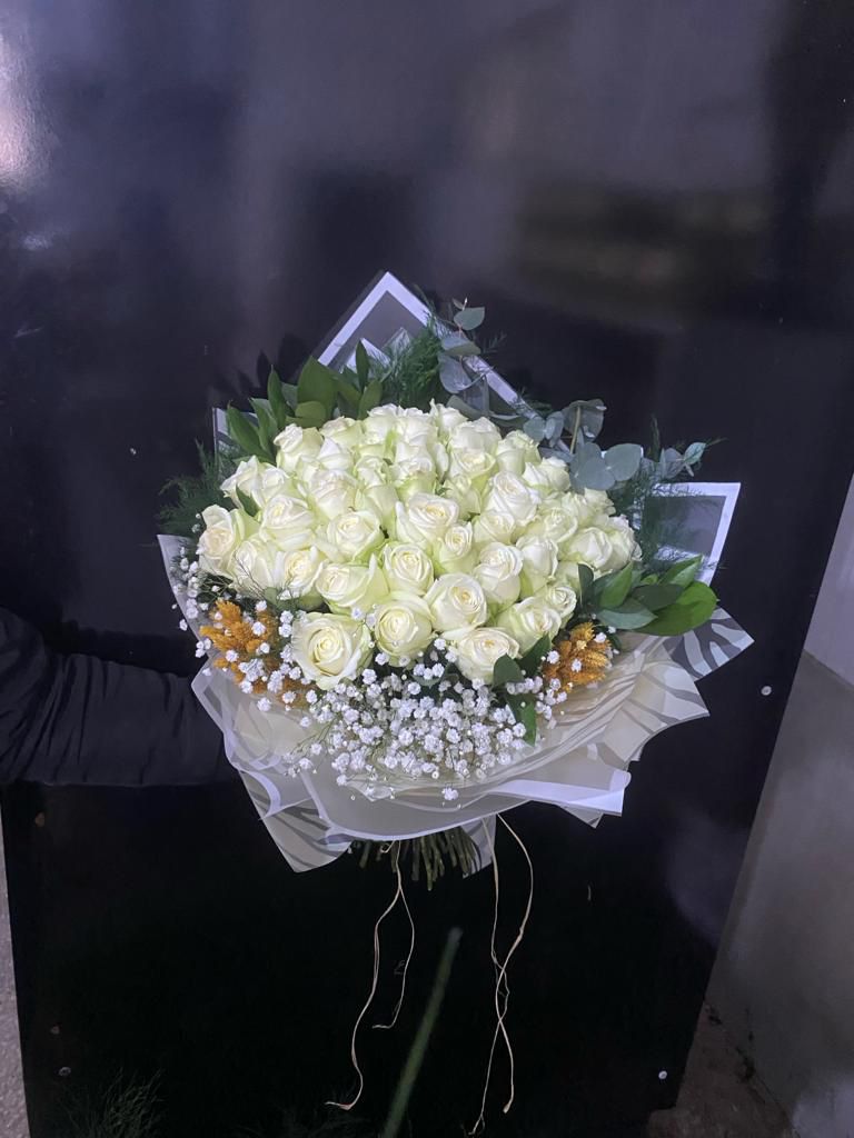 51 Li Beyaz G�l Buketi