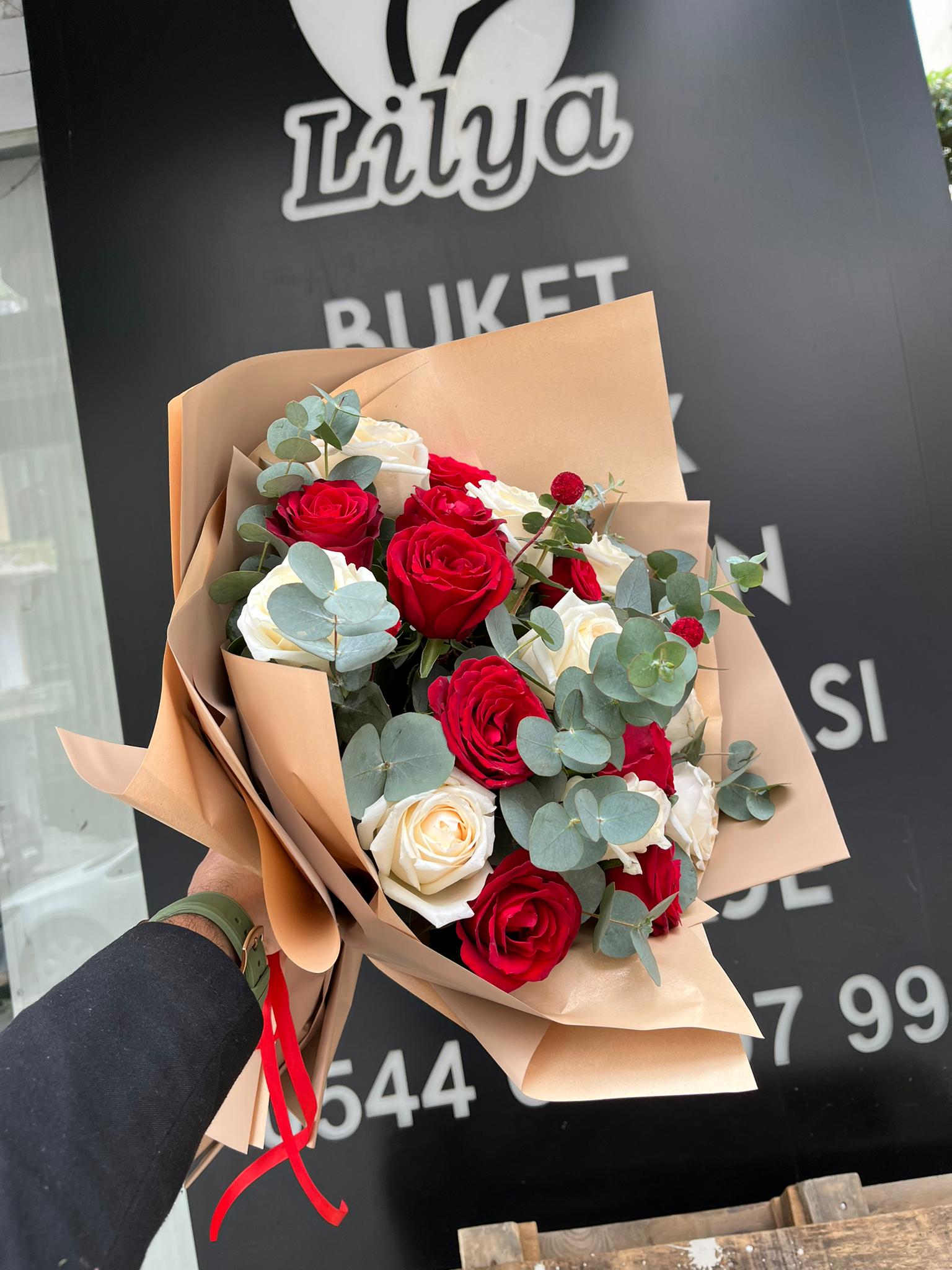 K�rm�z� Beyaz G�l Buketi