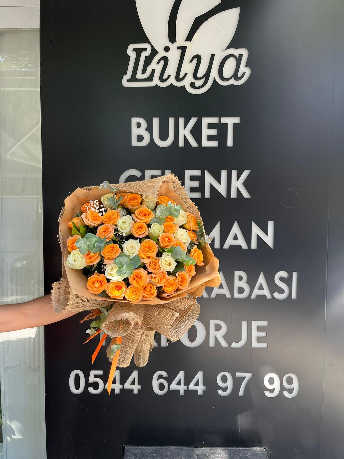 Beyaz Turuncu G�l Buketi